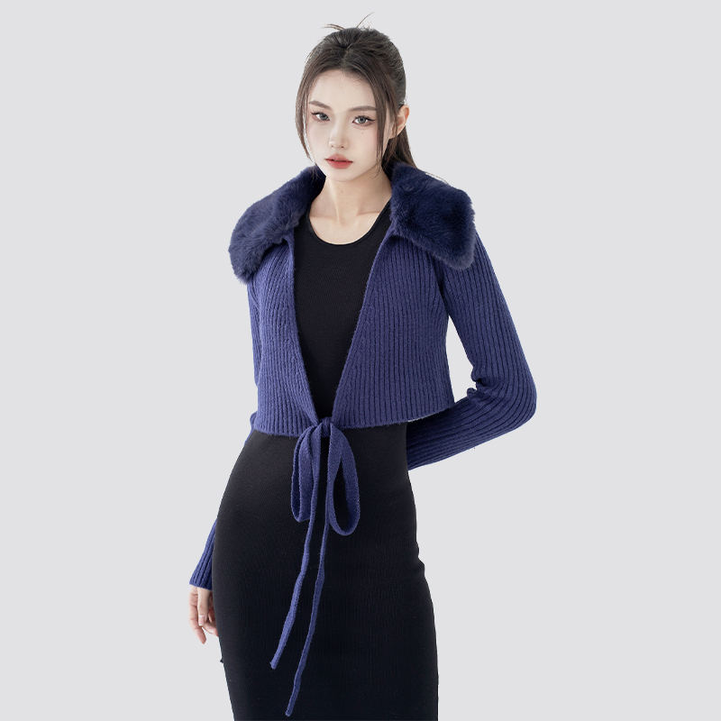 Ako upraviť šnurovací kardigán s kožušinovou chlopňou do zimného oblečenia